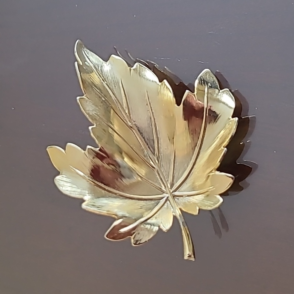 Maple Leaf Pin/brooch